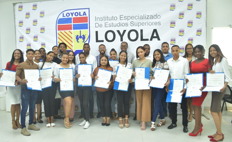 Estudiantes del IEESL reciben certificación en Liderazgo Ignaciano Latinoamericano 