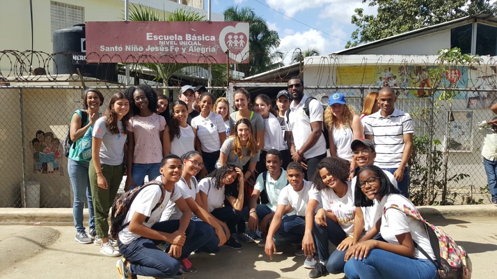 Voluntariado Das Más visita Escuela Santo Niño Jesús